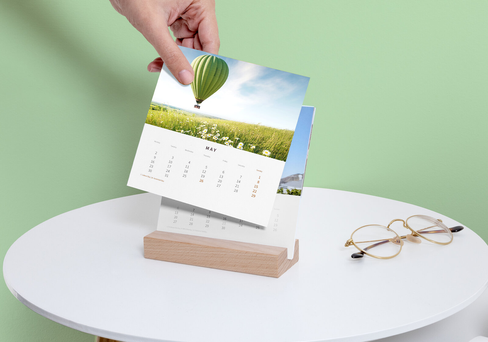 Tischkalender mit Holzsockel