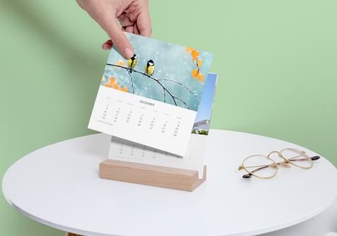 Calendrier de bureau avec support en boisà partir de 20,40 SFr. 8,16 SFr.*