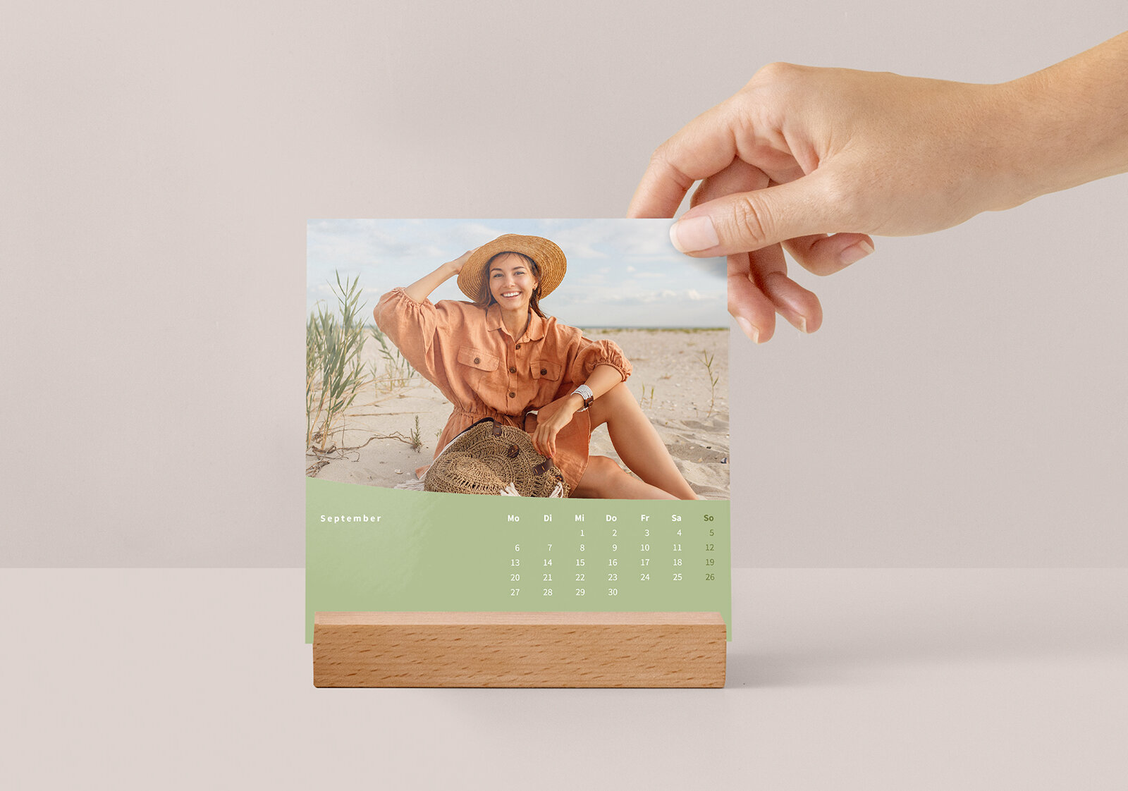 Tischkalender mit Holzsockel 14 x 14